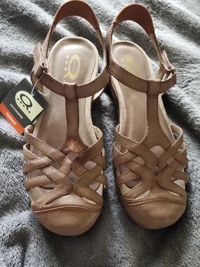 Denver Hayes Taupe Strappy T‑Bar Sandals Fisherman Sandles